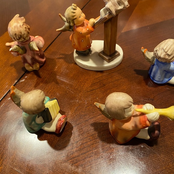 Goebel Accents Hummel Figurines Five Piece Set Of Angels Playing